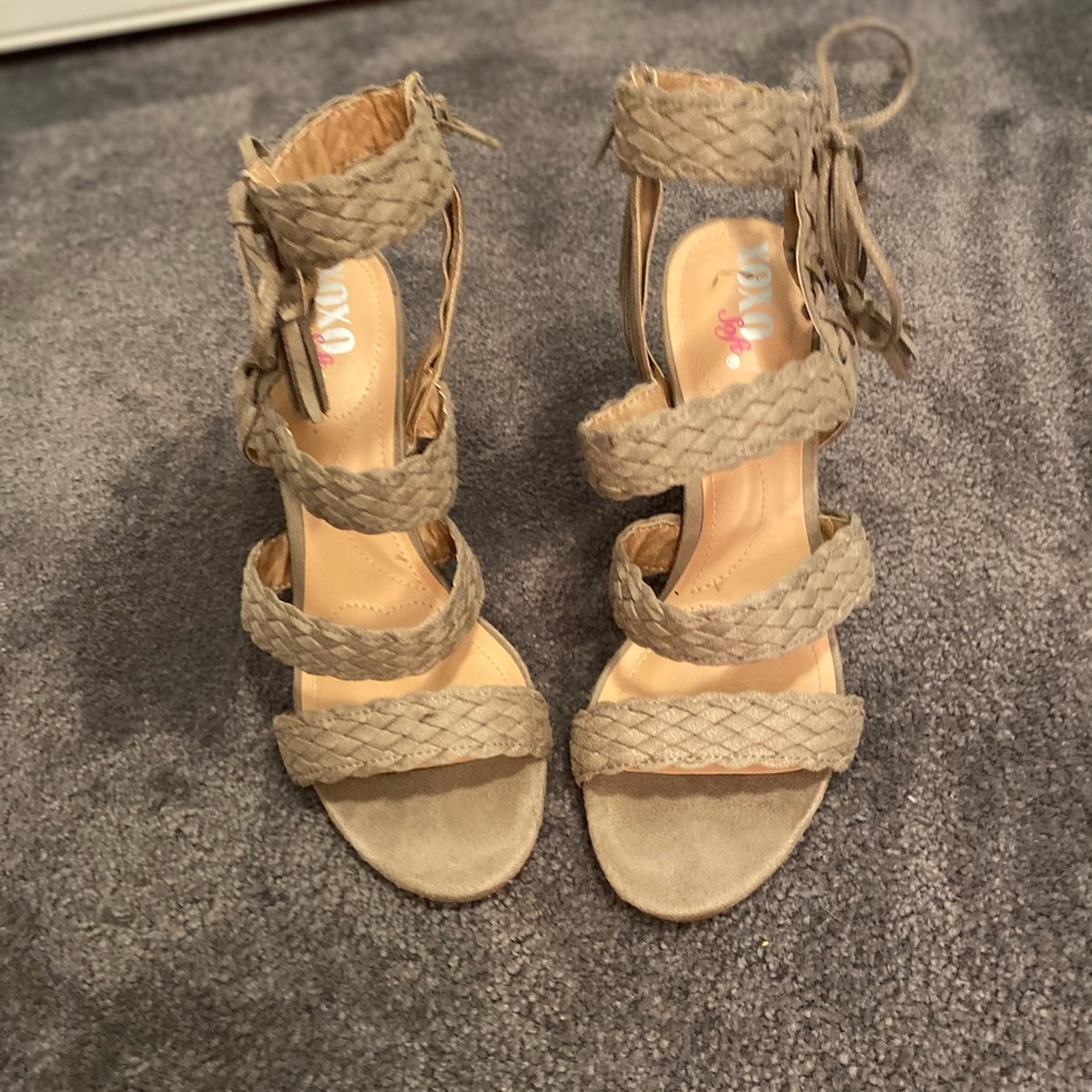 XOXO Women’s Sandal in Size 9.